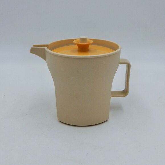 Tupperware Almond Gold Creamer #1414-4 Push Seal Top Pitcher Kitchenware - Picture 3 of 12